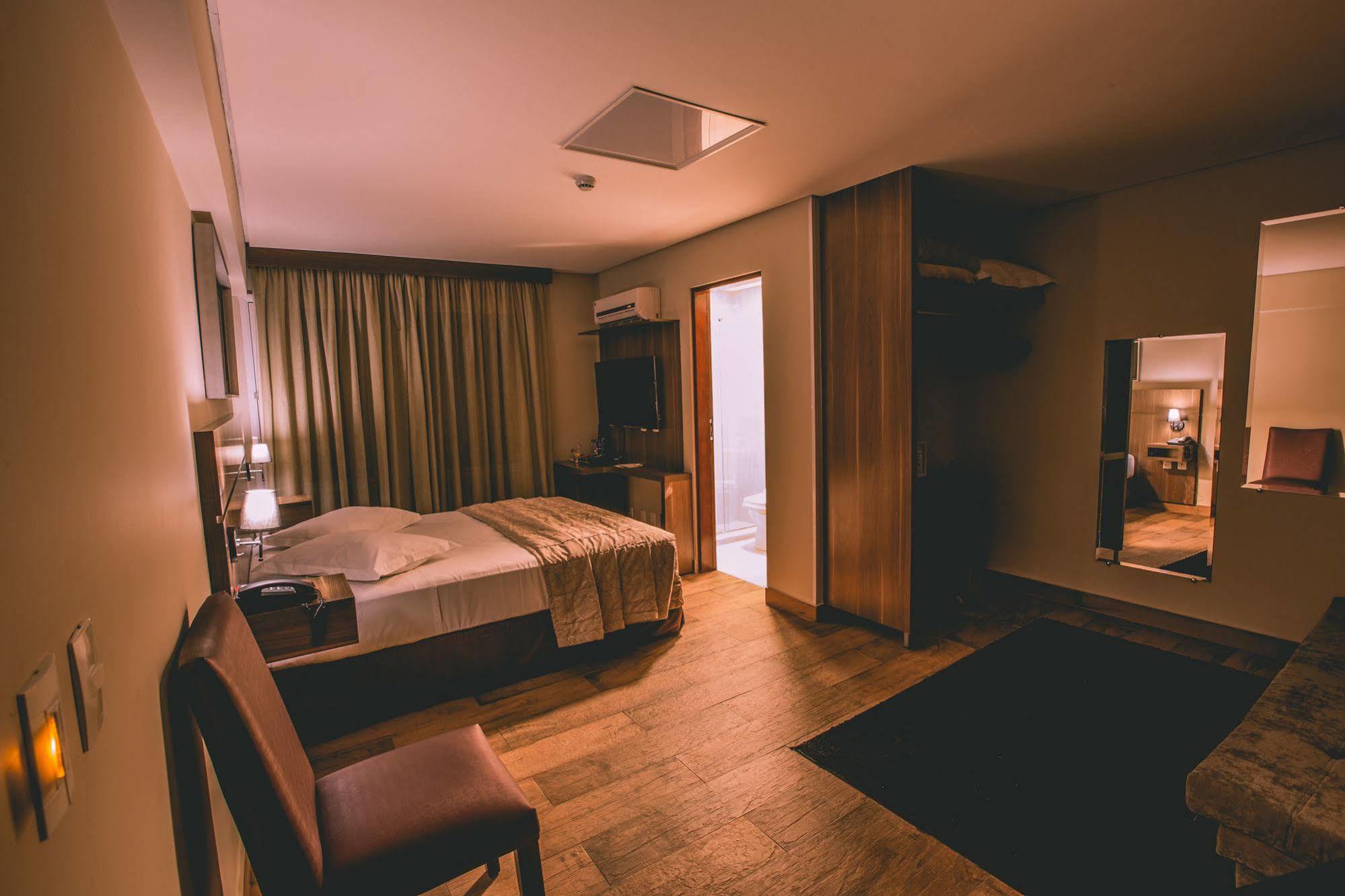 Padom Business Hotel Bragança Paulista Exteriör bild