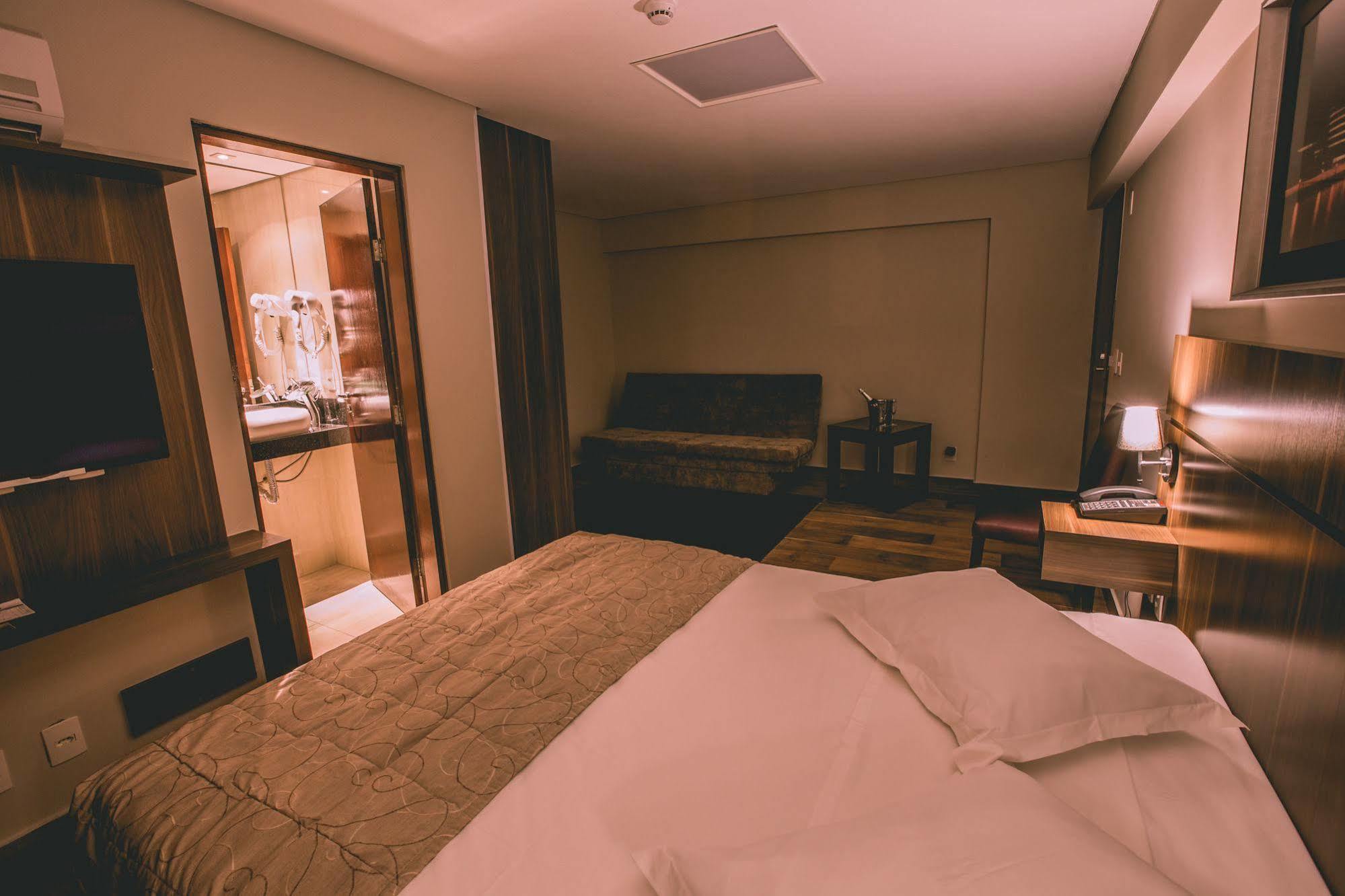 Padom Business Hotel Bragança Paulista Exteriör bild